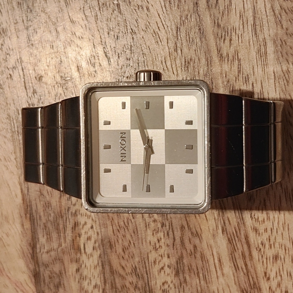 NIXON The Quatro